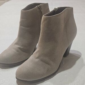 Old Navy Women's Suede Ankle Booties - Gray